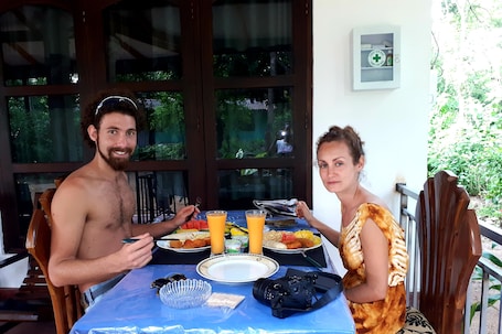 Free local cuisine breakfast