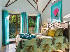 4 bedrooms, in-room safe, desk, iron/ironing board - CASA TURQUESA Luxury Retreat in La Fortuna (LA FORTUNA DE SAN CARLOS)