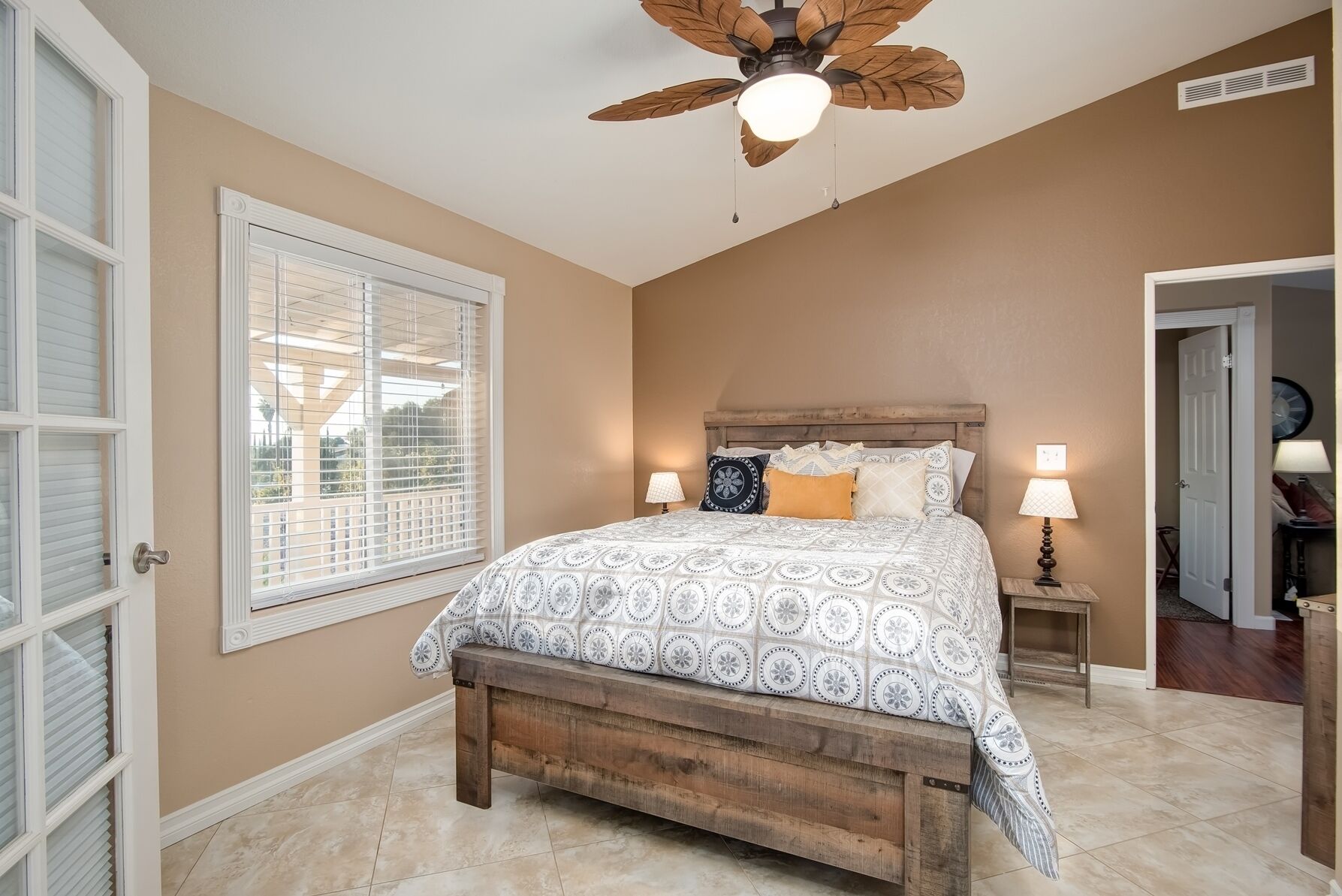 3 habitaciones y caja de seguridad en la habitación 