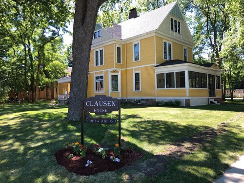 Historic Home With Modern Amenities - Great for Families with room for up to 18!