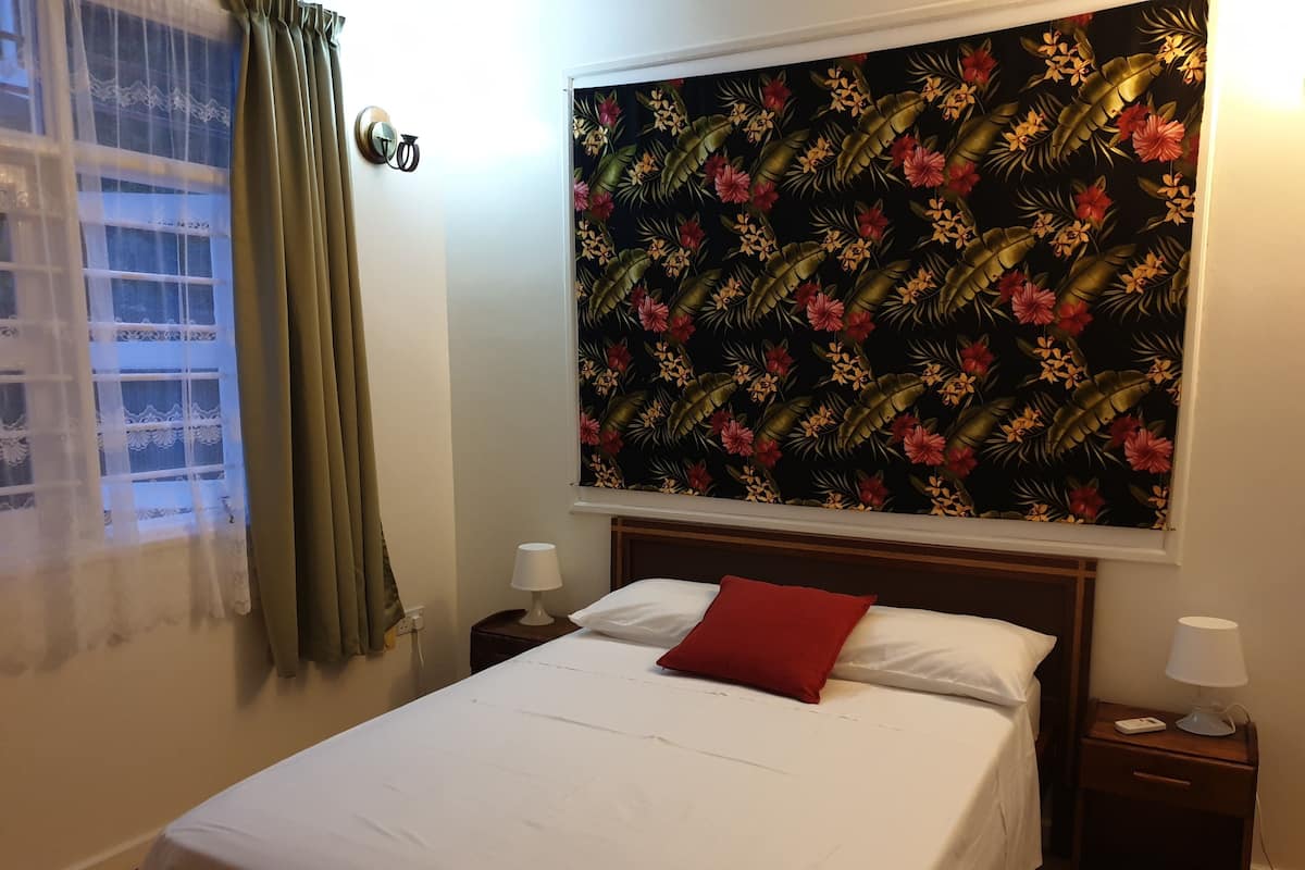 Basic Apartment, 1 Double Bed | 1 bedroom, in-room safe, blackout drapes, iron/ironing board