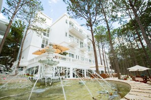 Outdoor banquet area - CEREJA Hotel & Resort Da Lat (Da Lat)
