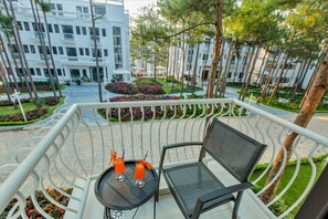 Quarto casal premium, 1 quarto, vista para o jardim | Sacada