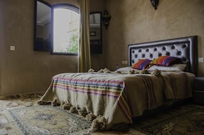 Basic Room, Lake View