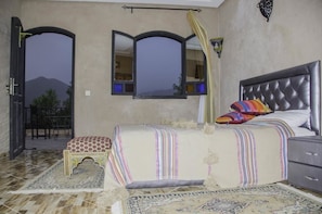 Basic Room, Lake View