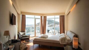 In-room safe, blackout curtains, soundproofing, free WiFi