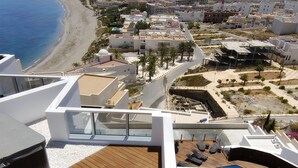 Chambre Deluxe, 1 très grand lit, terrasse, vue mer | Solarium