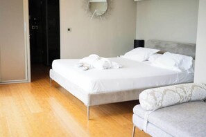 ตู้นิรภัยในห้องพัก, ผ้าม่านกันแสง, ห้องเก็บเสียง, Wi-Fi ฟรี