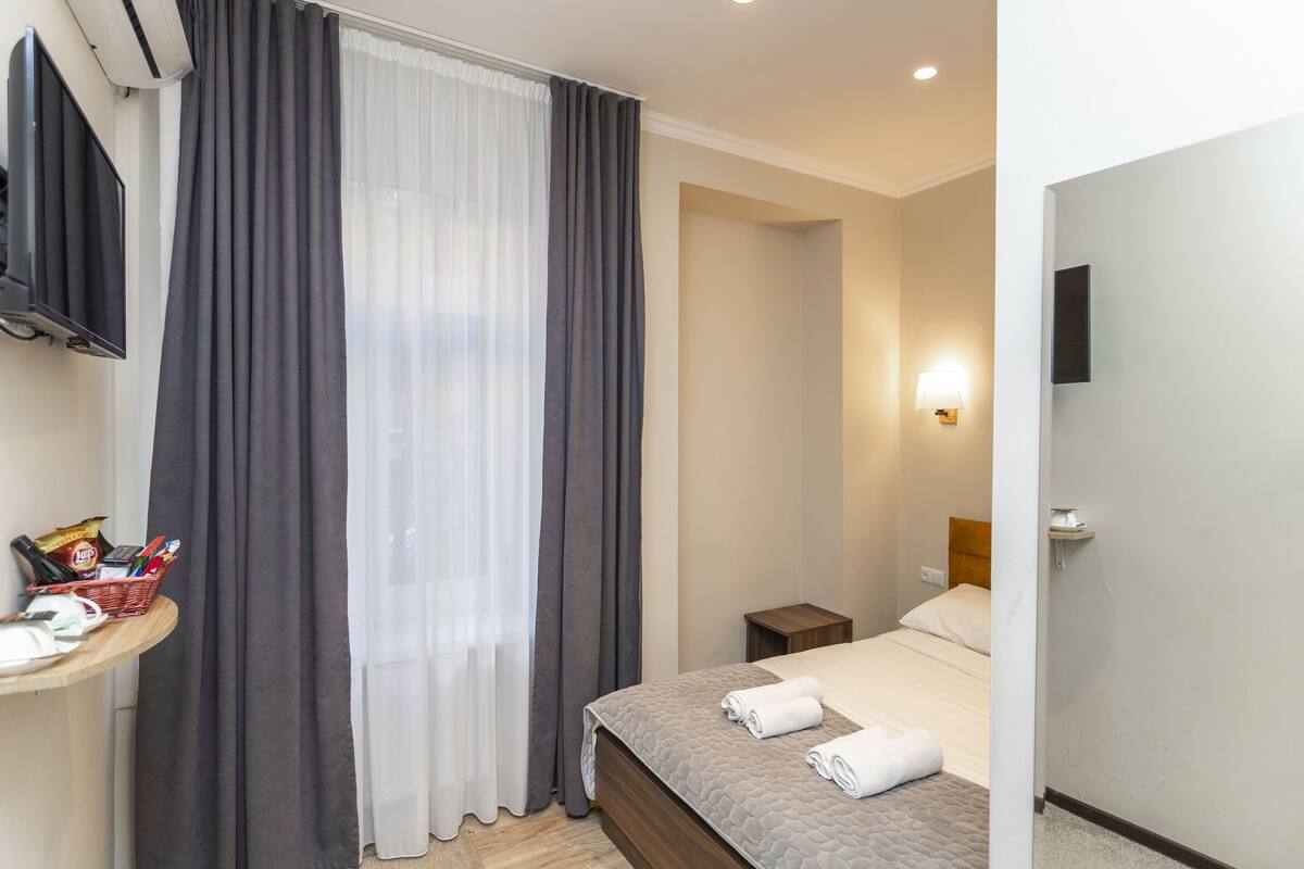 Economy Double Room | 1 bedroom, premium bedding, minibar, iron/ironing board