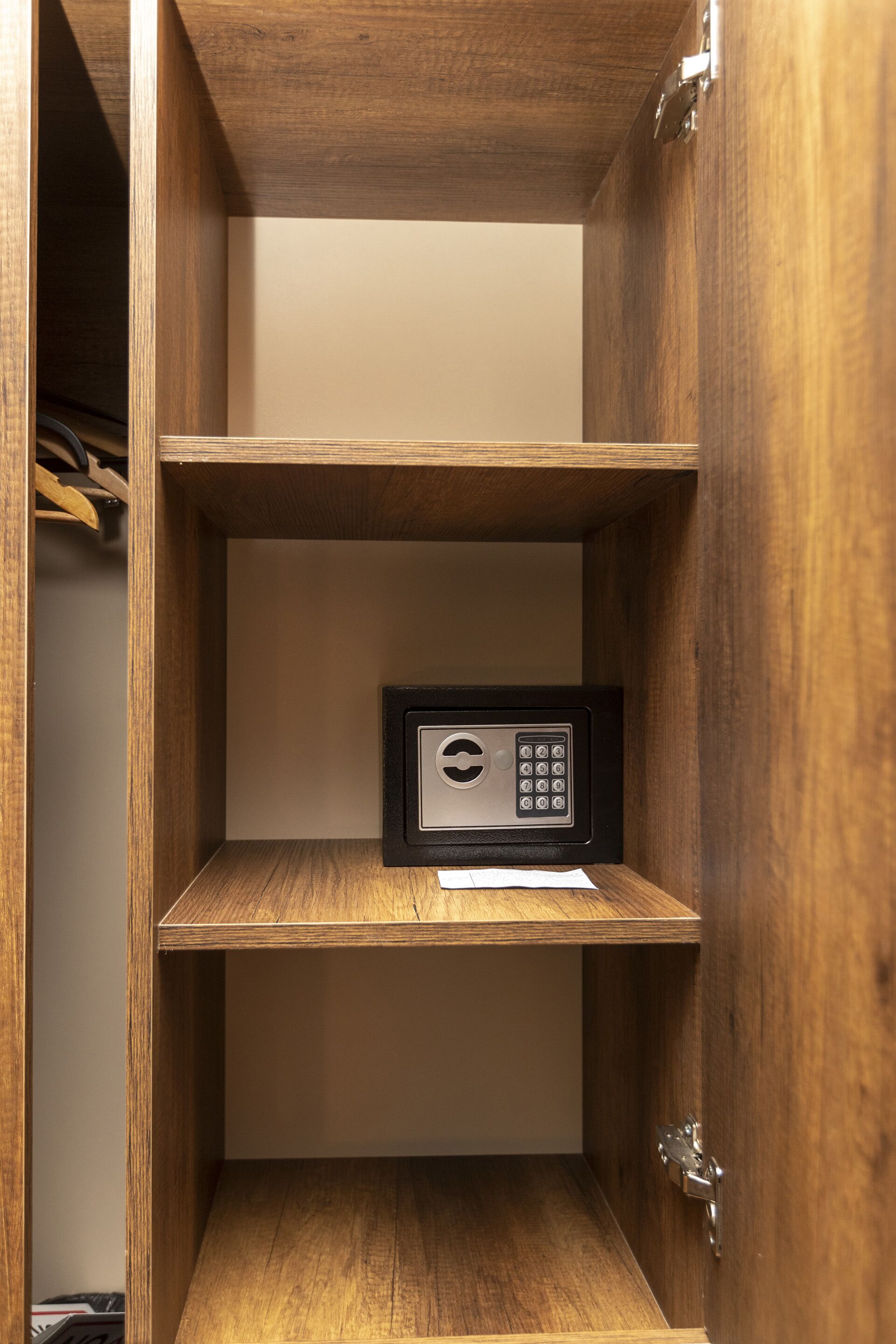 luxury double room, 1 king bed, non smoking, bathtub | safe