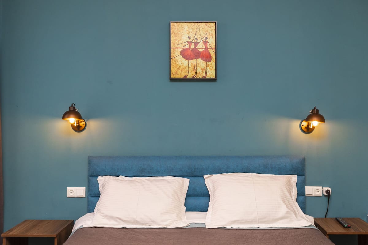 Habitación doble Premium, 1 cama King size y sofá cama, para no fumadores | 1 habitación, ropa de cama de alta calidad y minibar