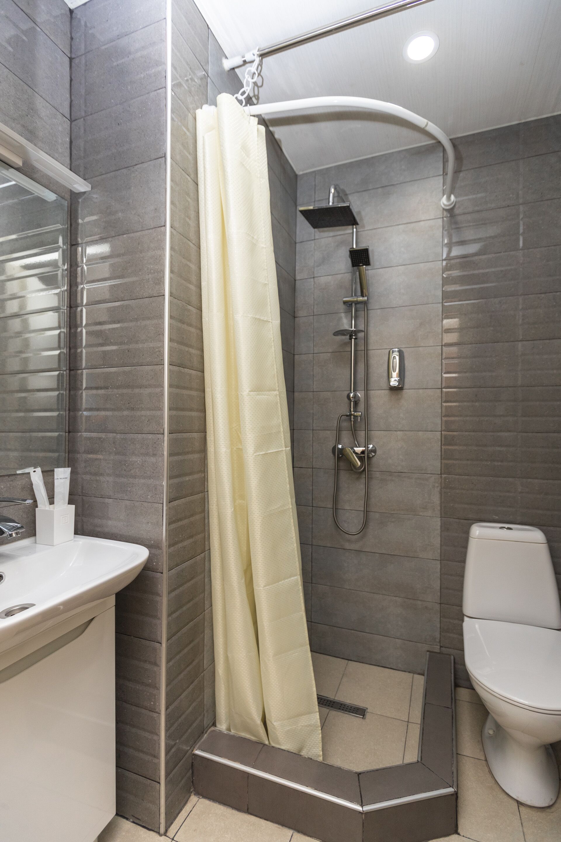 economy double room, 1 double bed, non smoking | bathroom | free toiletries, hair dryer, dressing gowns, slippers