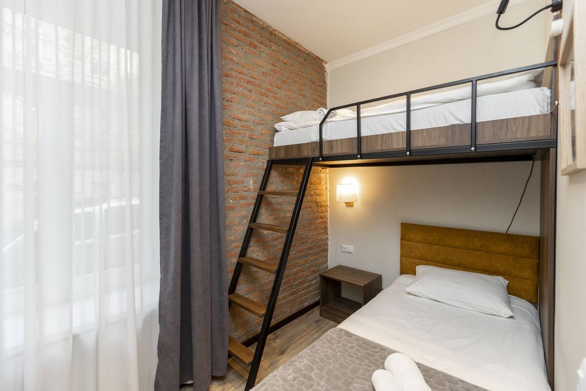 Economy Twin Room | 1 bedroom, premium bedding, minibar, iron/ironing board