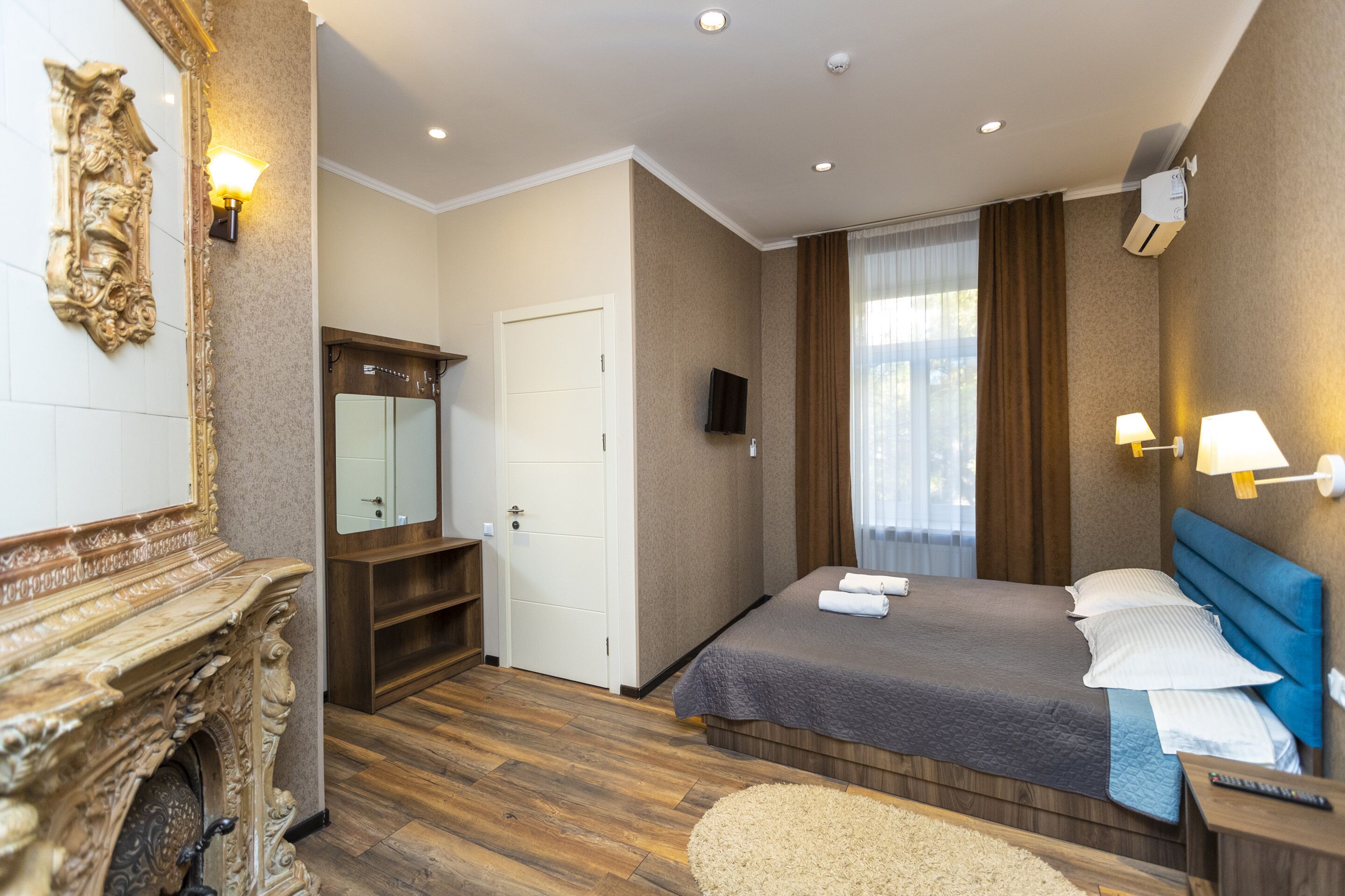 superior double room, 1 king bed, non smoking | 1 bedroom, premium bedding, minibar, iron/ironing board