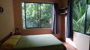 Apartment, 1 Queen-Bett, Nichtraucher, Meerblick | Laptopgeeigneter Arbeitsplatz, Bügeleisen/Bügelbrett, kostenloses WLAN