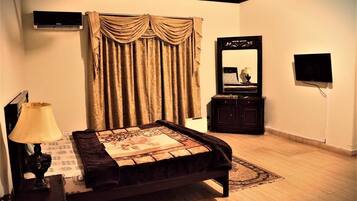 In-room safe, iron/ironing board, free WiFi, bed sheets
