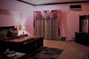 Executive Room, Multiple Beds, Accessible, Smoking | In-room safe, iron/ironing board, free WiFi, bed sheets - Living Castle (Islamabad)