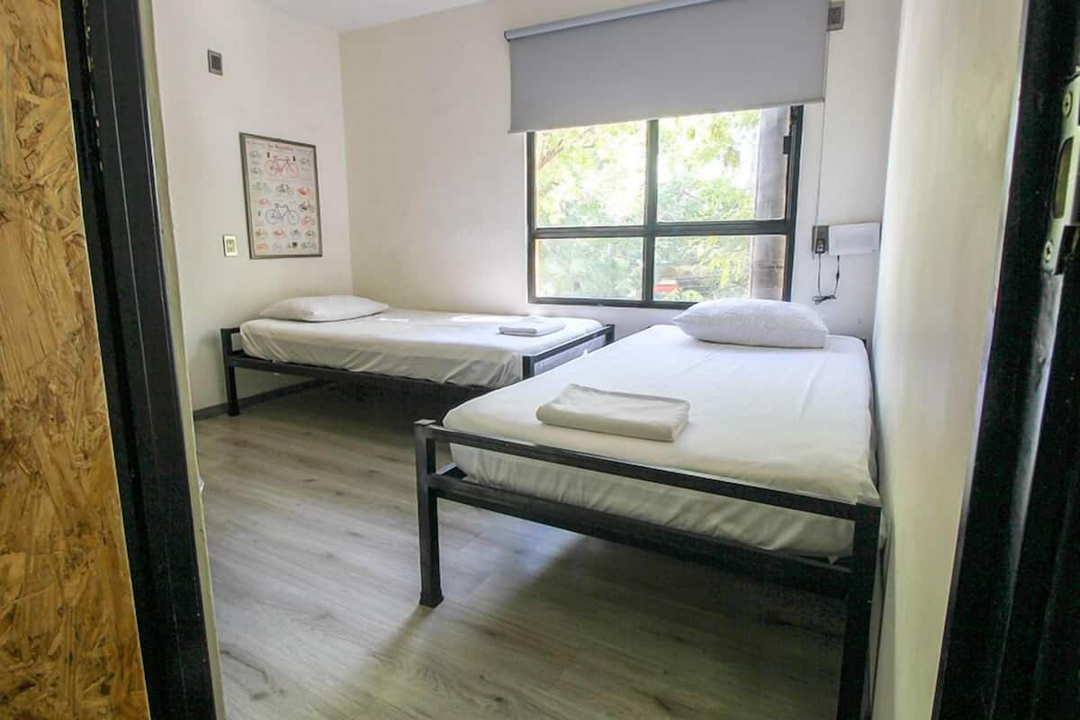 4 bedrooms, free WiFi, bed sheets