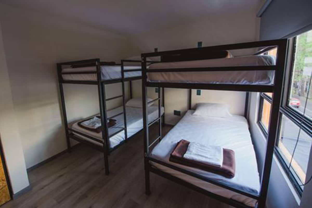 4 bedrooms, free WiFi, bed sheets