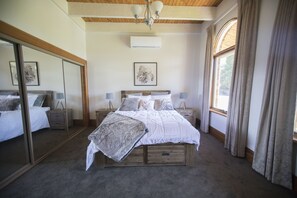 5 Schlafzimmer, Bügeleisen/Bügelbrett, kostenloses WLAN, Bettwäsche