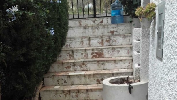 A stone staircase leading up to a white building, with a potted plant on the right and a soccer ball on the left. - Villa in a very quiet and nice neighborhood. Dogs allowed. Jacuzzi possible. (Fuengirola)