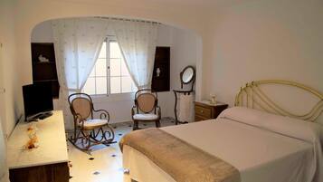 3 bedrooms, iron/ironing board, travel crib, free WiFi