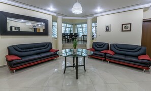 32-inch flat-screen TV with cable channels, TV, fireplace - Marina Crown Tower (Dubai)