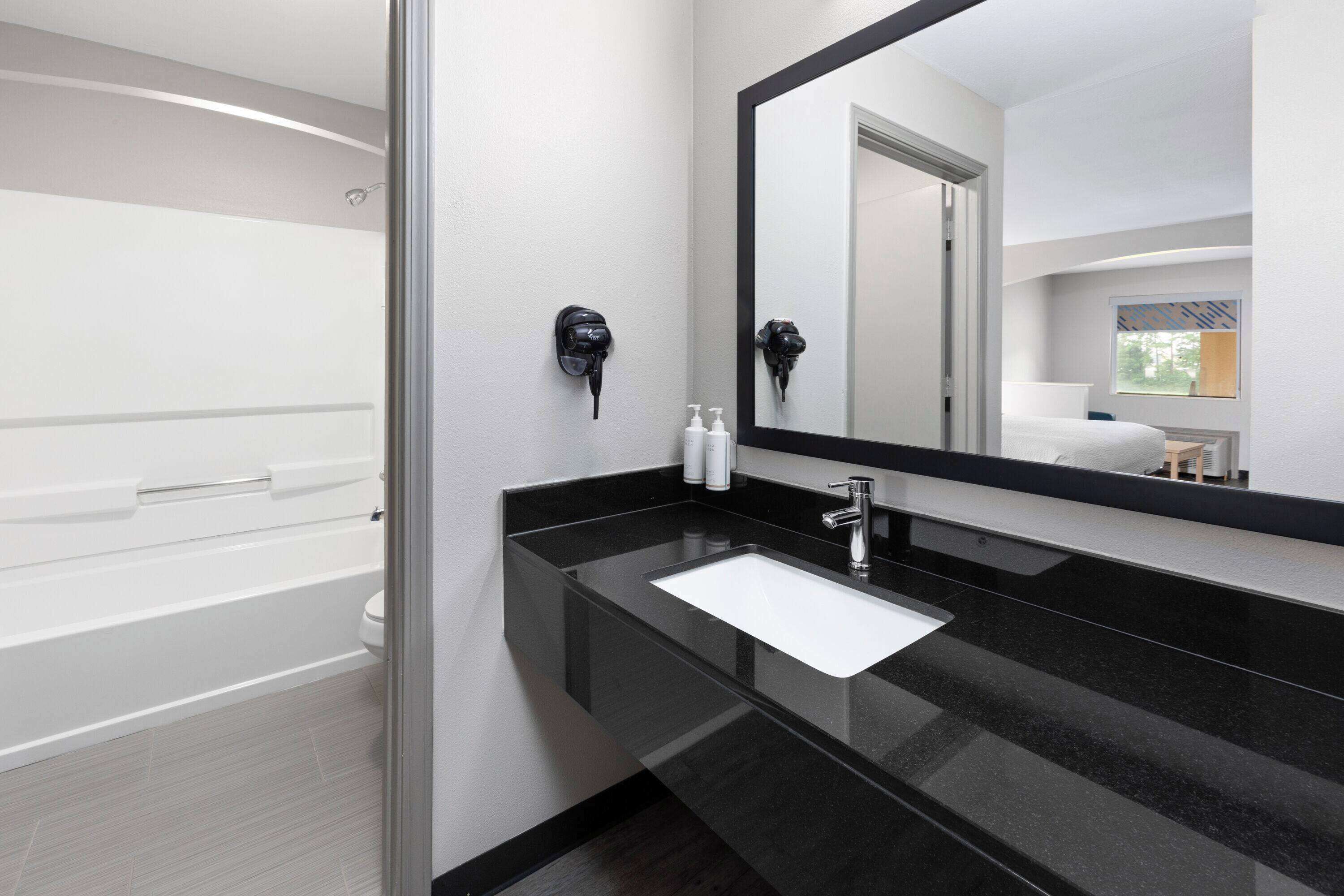 Room, 2 Queen Beds, Non Smoking | Bathroom