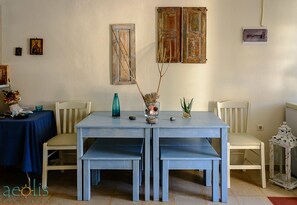 Daily cooked-to-order breakfast for a fee - Aeolis Santorini (Santorini)