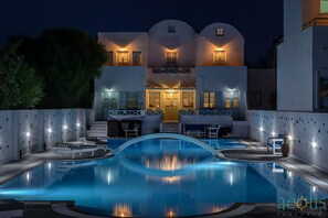 住宿正面 (夜晚)