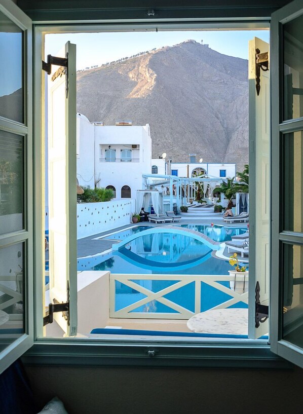 Cofres nos quartos, ferros/tábuas de passar roupa, berços grátis