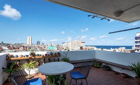 Terrace/patio. EL81 Guesthouse