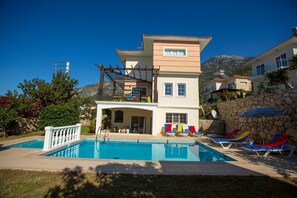 Piscine extérieure, piscine chauffée