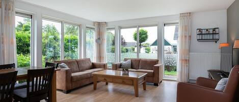 Smart-TV, Kamin, Netflix, DVD-Player