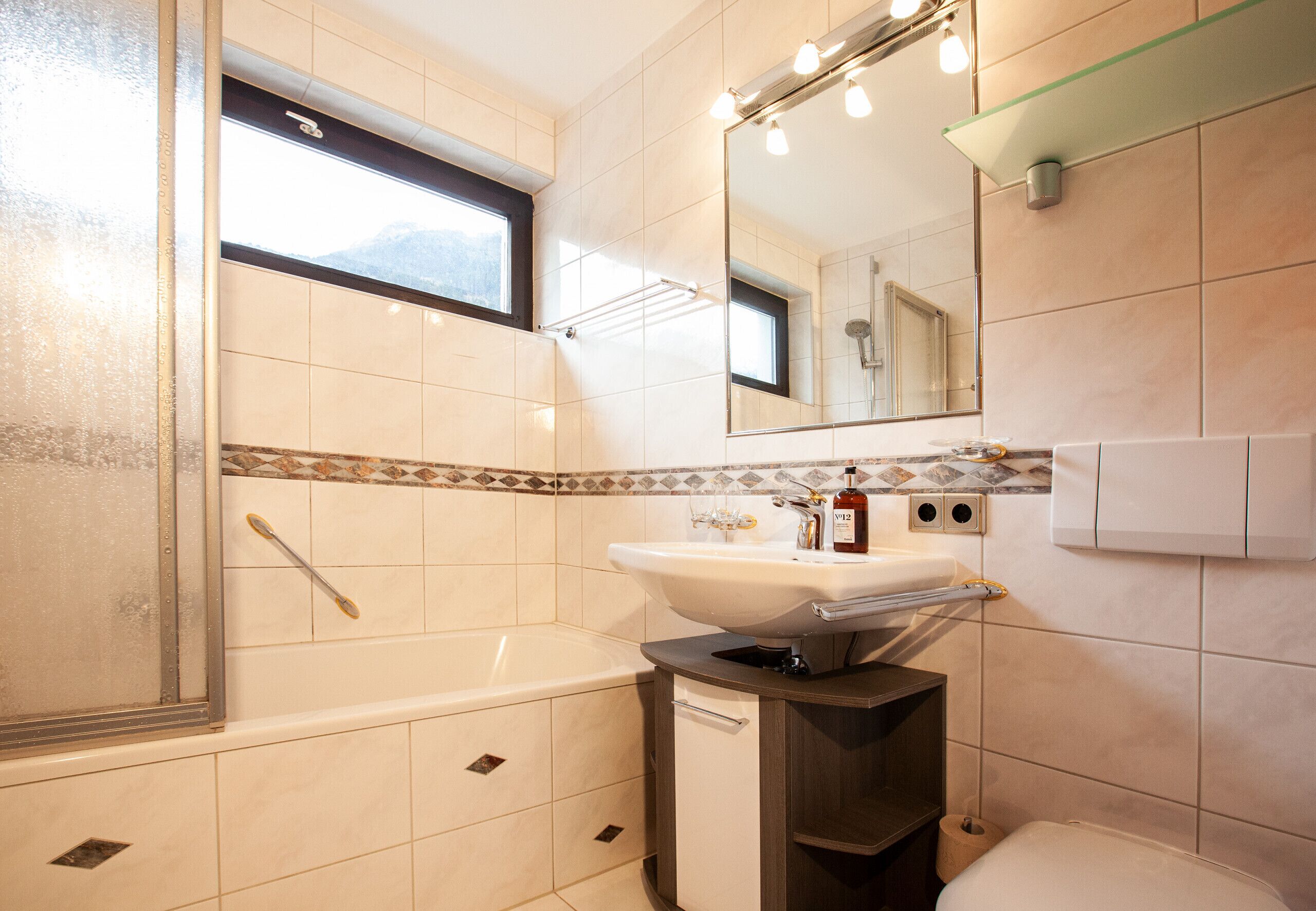 浴缸、風筒、廁紙