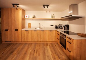Kühlschrank, Mikrowelle, Geschirrspüler