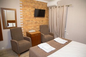 標準雙人房 | 房內夾萬、熨斗/熨衫板、免費 Wi-Fi、床單