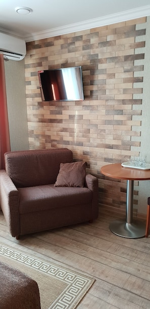 標準雙人房 (Extra Sofa Bed) | 房內夾萬、熨斗/熨衫板、免費 Wi-Fi、床單