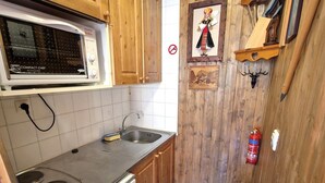 Private kitchen - Studio for 3 in Valfréjus center, balcony and ski locker (Valfréjus)
