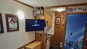 Interior - Studio for 3 in Valfréjus center, balcony and ski locker (Valfréjus)