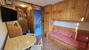 Living area - Studio for 3 in Valfréjus center, balcony and ski locker (Valfréjus)