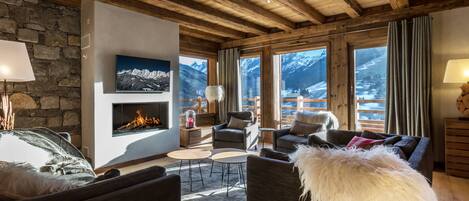 TV, fireplace, DVD player