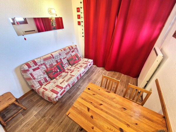 TV - Studio for 4 in Valfréjus, balcony, TV, ski locker (Valfréjus)