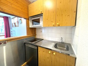 Jääkaappi, mikroaaltouuni
