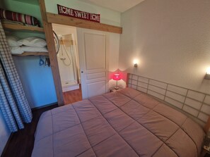 2 bedrooms, free WiFi - Cozy 3-Room Apt, Sleeps 6 - Near Ski Lift & Shops, Ground Floor (Valfréjus)