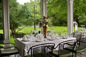 Outdoor dining