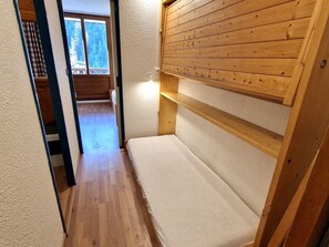 Interior - Studio for 4 in Valfréjus center with balcony, equipped kitchen, ski locker (Valfréjus)