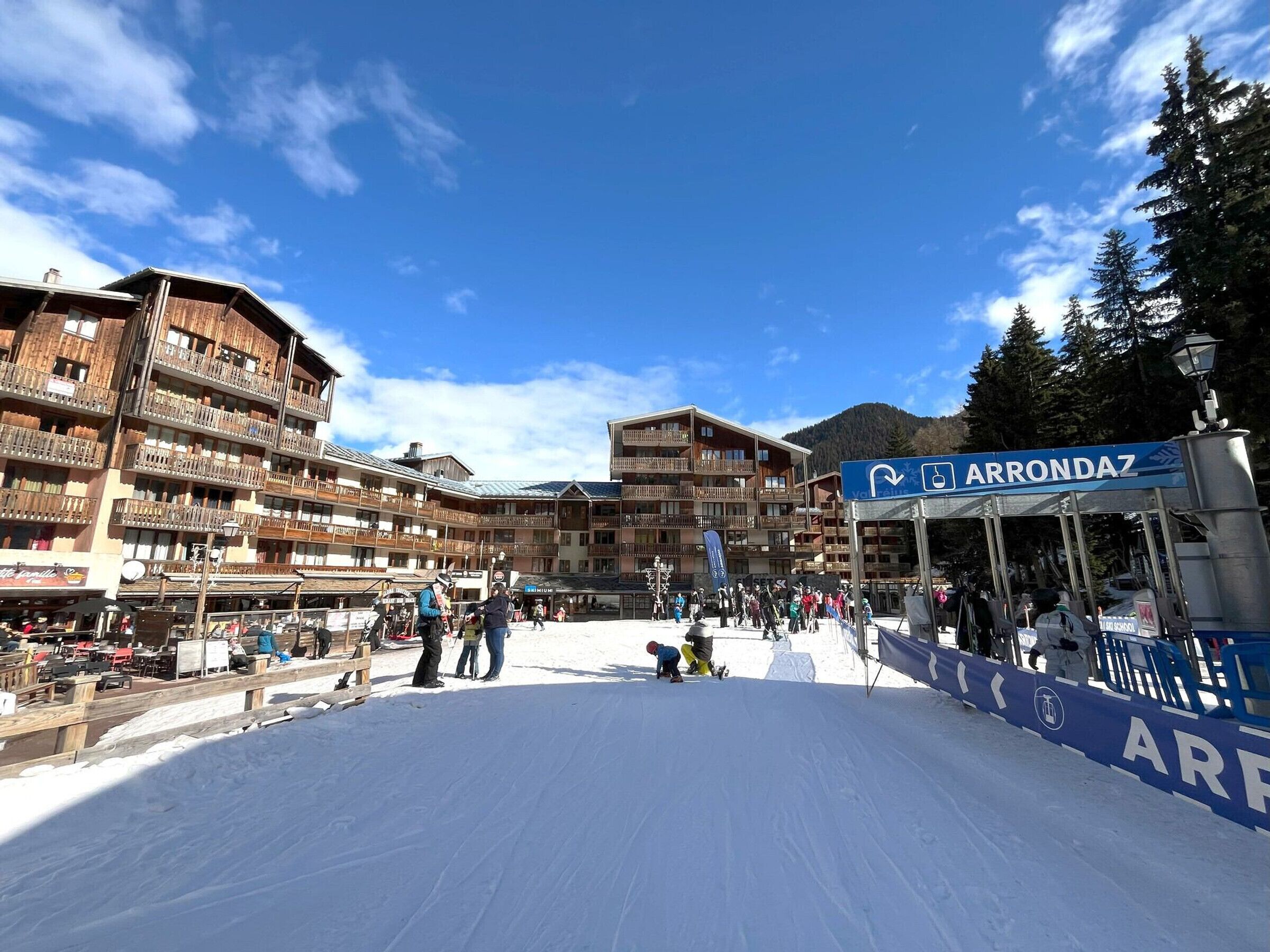 A ski resort with a sign for 'Arronda7'.