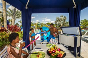 Property grounds - On-Site Water Park | Shuttle to Disney World (Orlando)