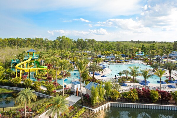 A heated pool - On-Site Water Park | Shuttle to Disney World (Orlando)